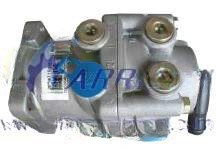 Master brake valve WG9719360005